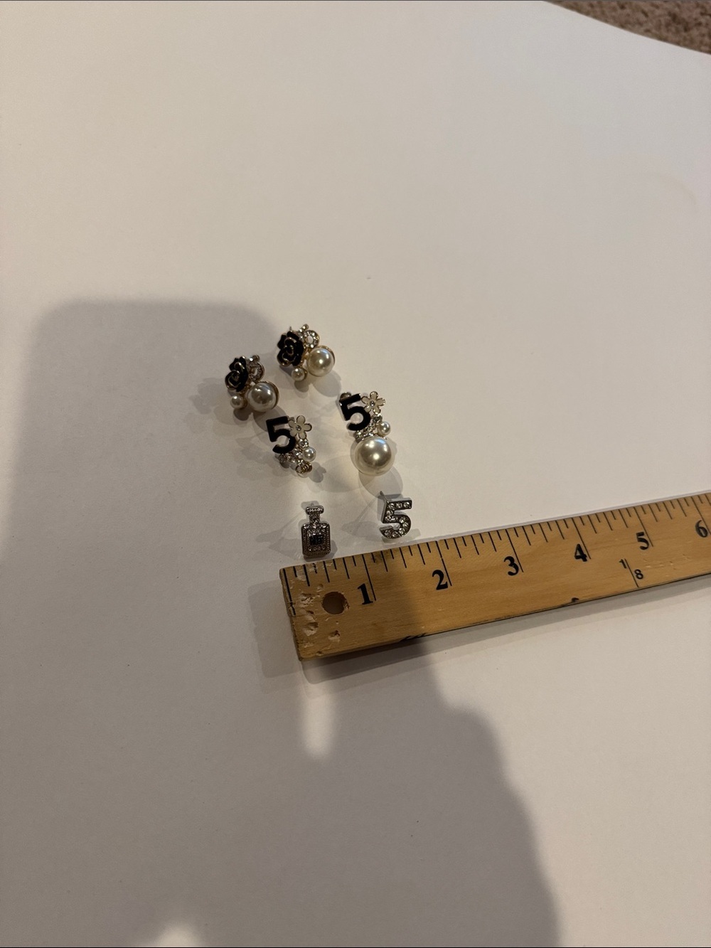 Elegant Pearl and Black Number 5 Fashion Earring Set mix & match pearls/gold - Picture 3 of 3